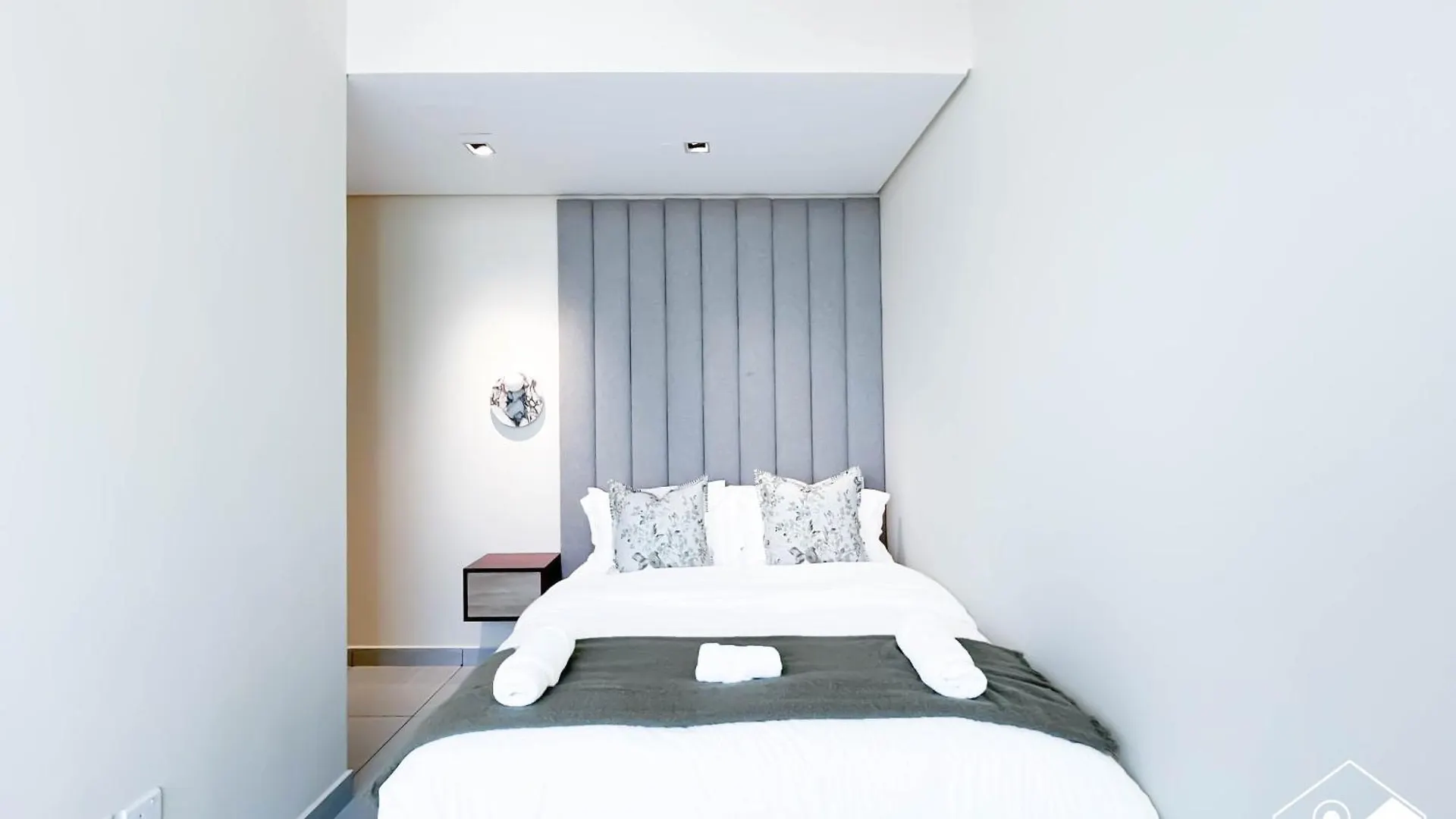 Cozy One-Bedroom In O2 Tower, Jvc Dubai Apartment