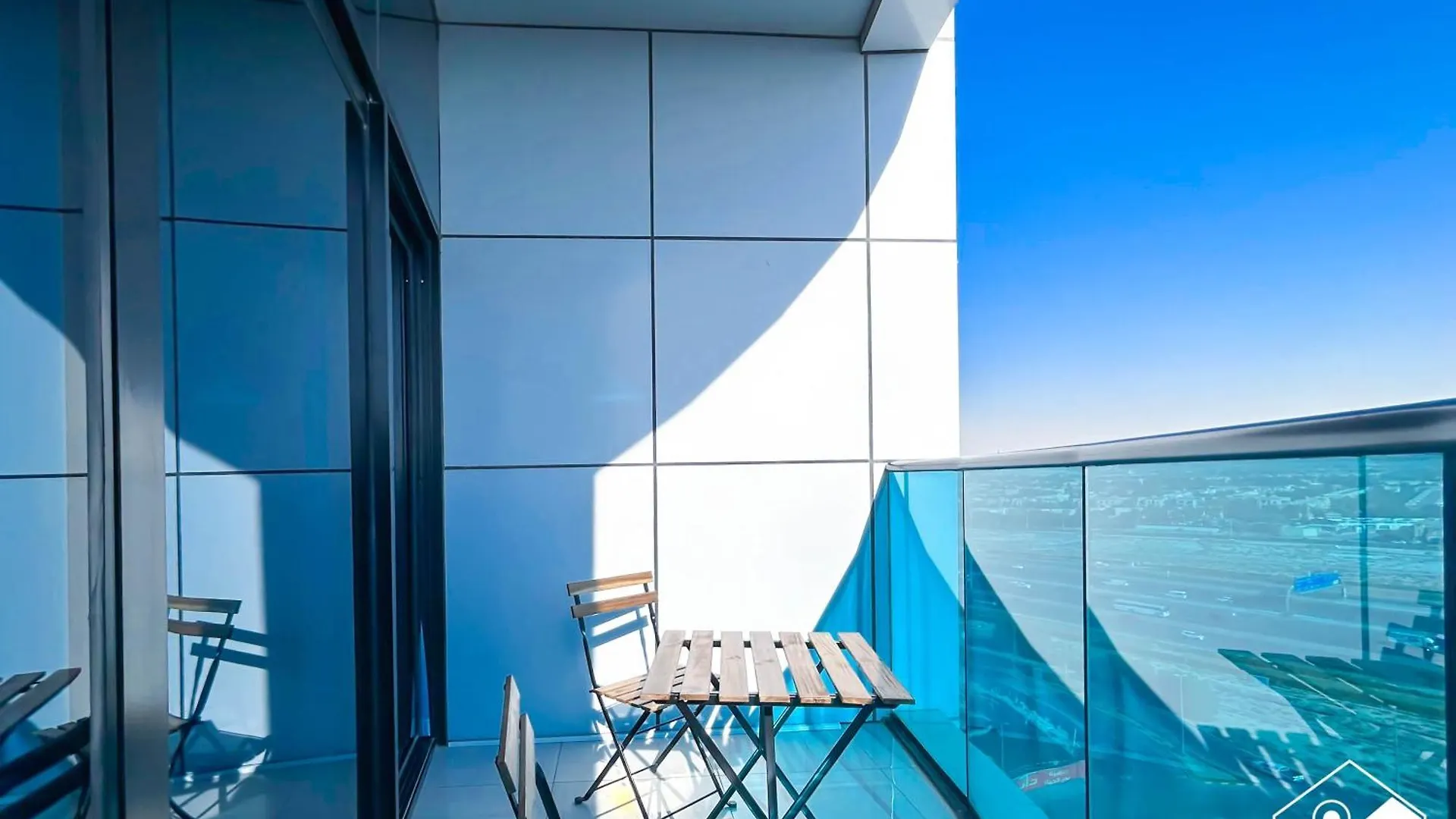 Cozy One-Bedroom In O2 Tower, Jvc Dubai