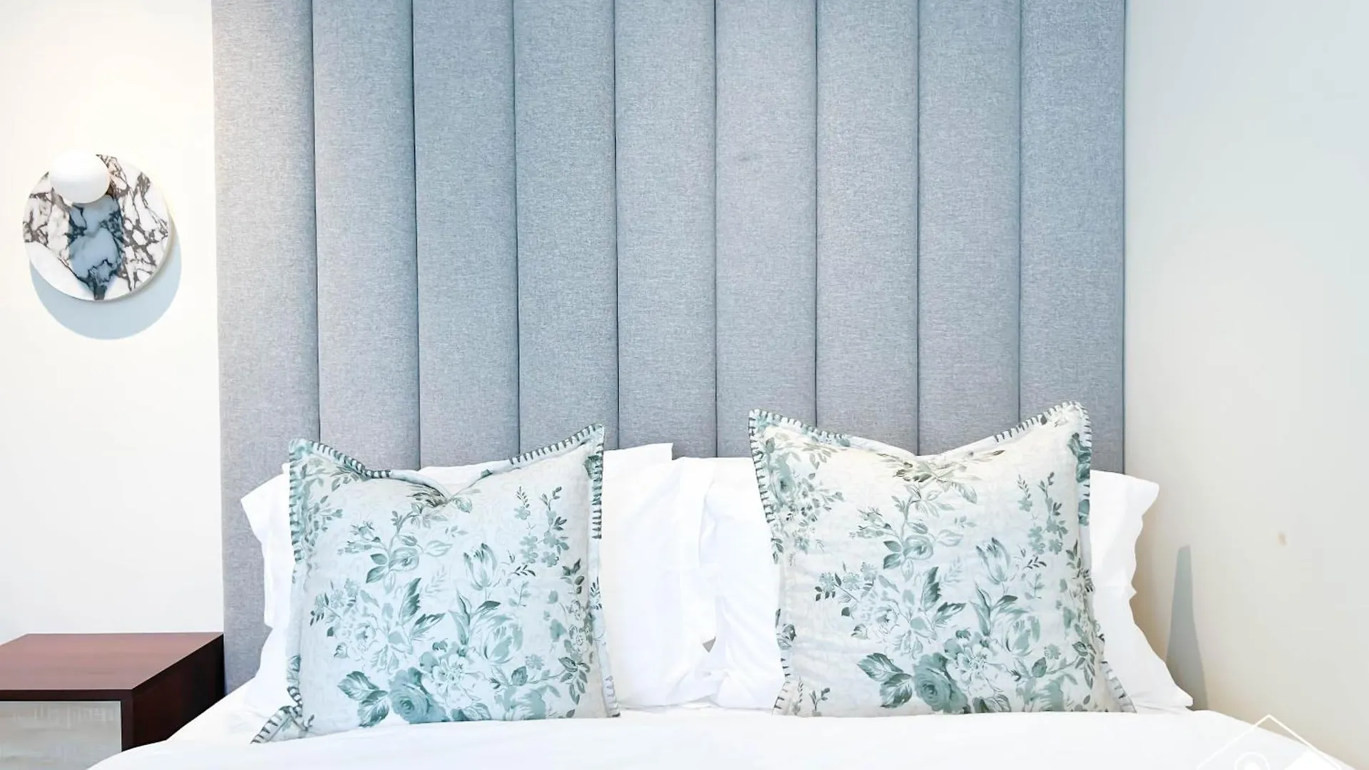Cozy One-Bedroom In O2 Tower, Jvc Dubai Apartment