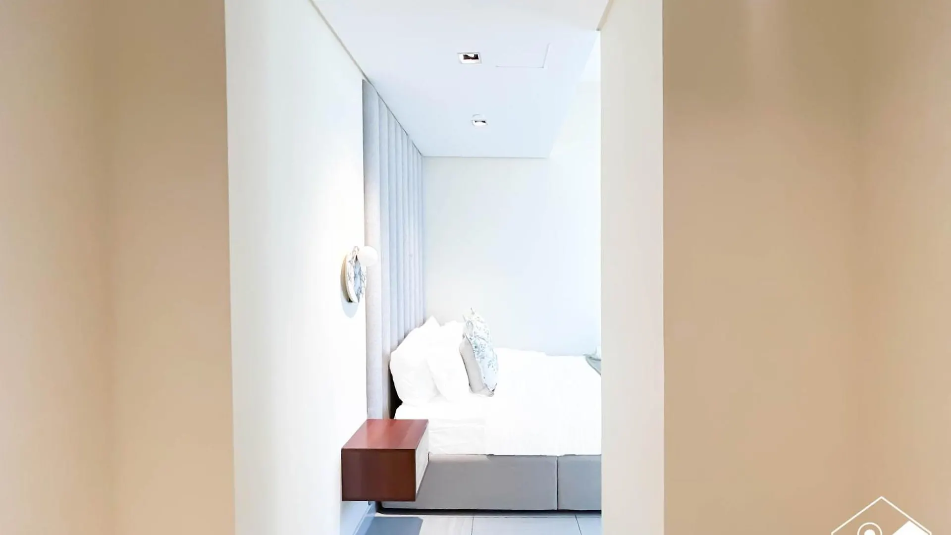 Cozy One-Bedroom In O2 Tower, Jvc Dubai Appartamento